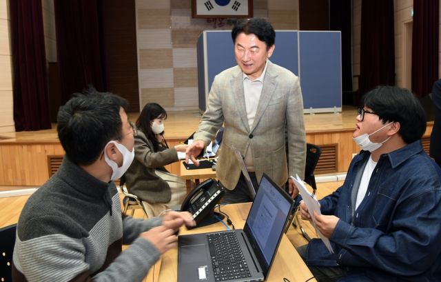 15일 '달리는 국민신문고' 현장 찾은 김동근 의정부시장. 사진 제공=의정부시