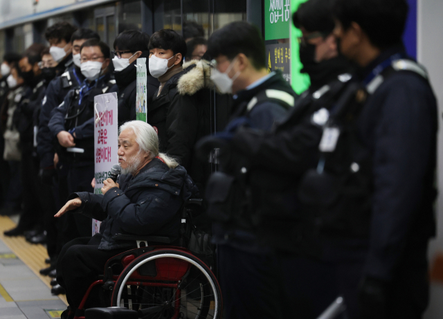 법원, '18차례 출석 불응' 전장연 대표 체포영장 발부