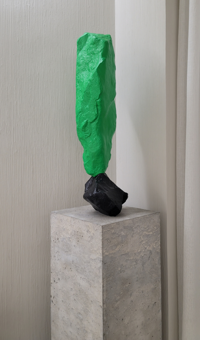 우고 론디노네 ‘두 개의 돌 감정 초록’.