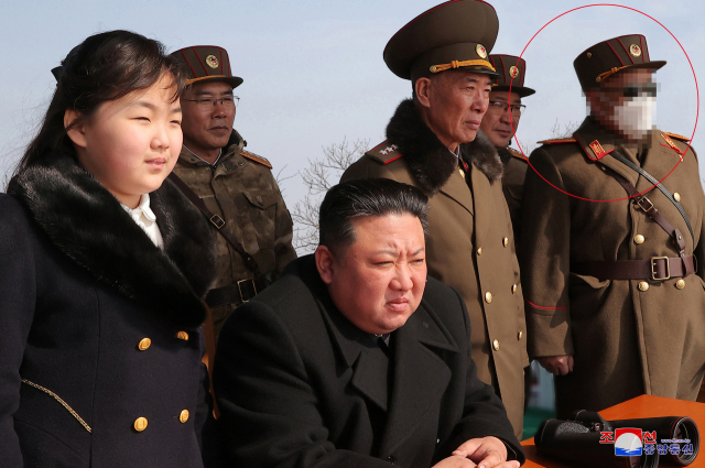 북한은 지난 18~19일 김정은 국무위원장이 딸 '주애'와 함께 참관한 가운데 전술핵운용부대들의 '핵반격 가상 종합전술훈련'을 진행했다고 조선중앙통신이 20일 보도했다. 사진은 전날 있었던 '종합전술훈련' 보도 사진. 연합뉴스
