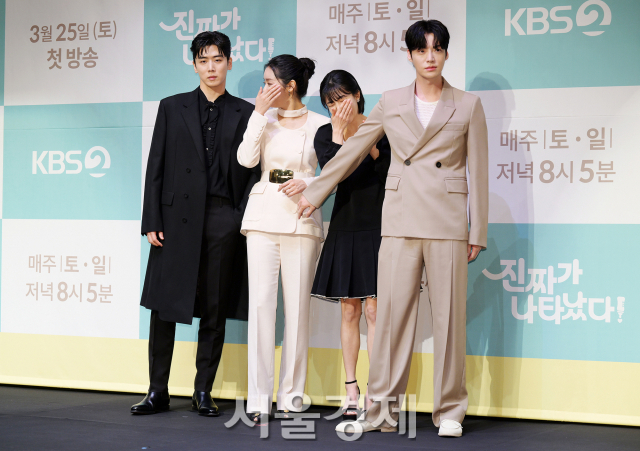 배우 정의제, 차주영, 백진희, 안재현이 22일 오후 서울 구로구 라마다 서울 신도림에서 열린 KBS2 새 주말드라마 ‘진짜가 나타났다’(극본 조정주/연출 한준서) 제작발표회에서 포즈를 취하고 있다. / 사진=김규빈 기자