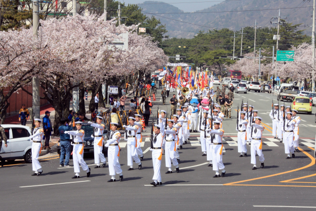 전국 최대 벚꽃 축제 '진해군항제' 24일 개막