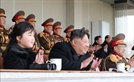 김정은 북한 국무위원장이 지난 17일 내각과 국방성 직원들 사이의 체육경기를 딸 김주애와 함께 관람하고 있다. 연합뉴스 캡처
