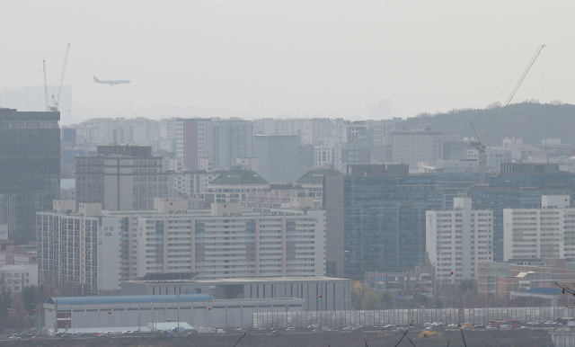 [오늘의 날씨] 출근길 '쌀쌀'…서울 아침 최저 5℃