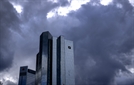 독일 프랑크푸르트에 있는 도이치뱅크 본사에 먹구름이 끼어있다. AP연합뉴스