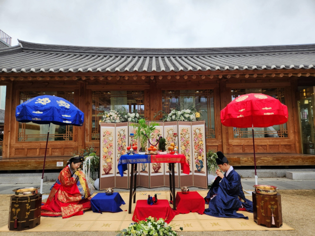 '한강공원에서 무료 결혼하세요'…서울시, 신혼부부에 공공시설 개방