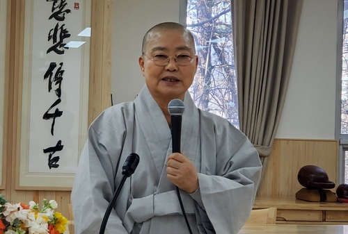 대한불교조계종 전국비구니회 회장 본각 스님이 27일 오전 서울 강남구 전국비구니회관에서 열린 간담회에서 발언하고 있다. 연합뉴스