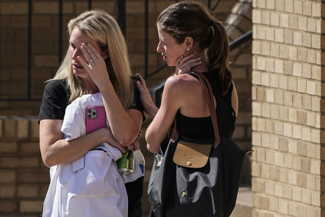 미국 테네시주 내슈빌에 있는 커버넌트스쿨에서 총기 난사 사고로 학생 3명을 비롯해 6명이 숨지는 참사가 발생했다./AP 연합뉴스