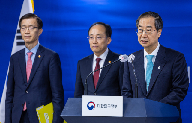 한덕수 국무총리가 29일 오후 서울 종로구 정부서울청사에서 양곡관리법 거부권을 대통령에게 공식건의하는 대국민 담화를 하고 있다. 연합뉴스