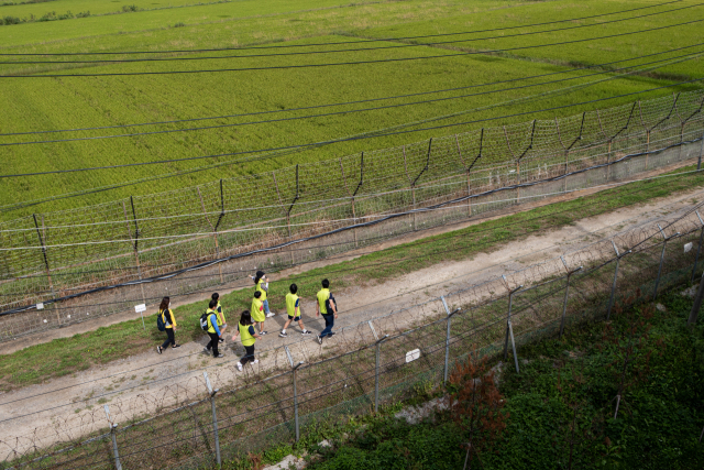 DMZ에 11개 둘레길 개방한다 …민통선 철책길 따라 걷는다