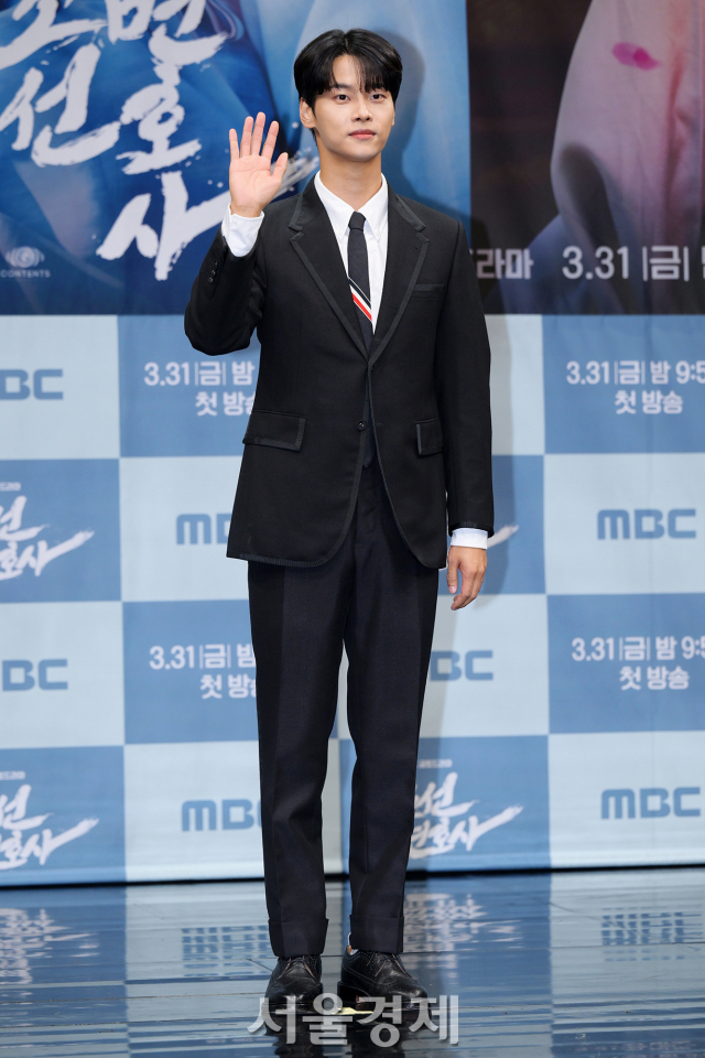 가수 겸 배우 차학연이 31일 오후 서울 마포구 상암 MBC 골든마우스홀에서 열린 MBC 새 금토드라마 ‘조선변호사’(극본 최진영/연출 김승호) 제작발표회에서 포즈를 취하고 있다. / 사진=김규빈 기자