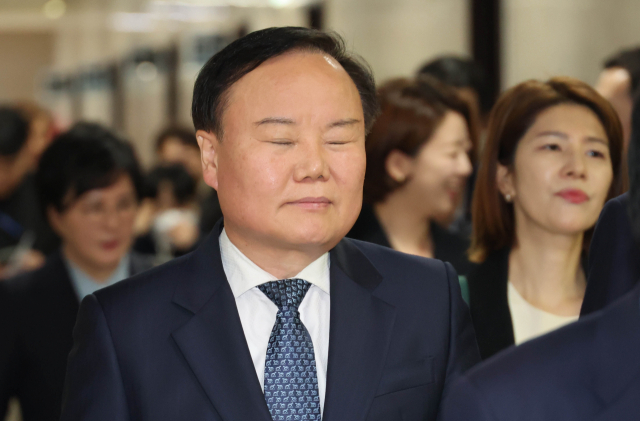 김재원 국민의원 최고위원이 30일 국회에서 열린 최고위원회의에 참석하고 있다. 연합뉴스
