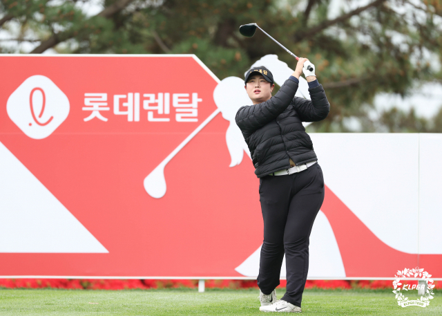 정소이가 6일 롯데렌터카 여자 오픈 1라운드 11번홀에서 티샷을 하고 있다. 사진 제공=KLPGA