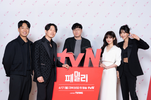 12일 오후 진행된 tvN 새 월화드라마 '패밀리'(극본 정유선/연출 장정도) 제작발표회에 장정도 감독, 배우 장혁, 장나라, 채정안, 김남희가 참석했다. / 사진=tvN 제공