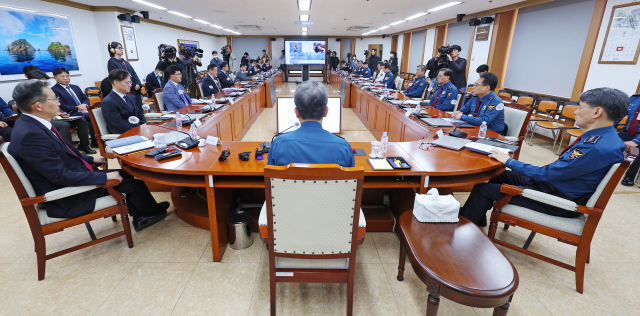 윤희근 경찰청장이 12일 오후 서울 서대문구 미근동 경찰청에서 열린 마약류 범죄 척결을 위한 전국 지휘부 화상회의에 참석해 발언을 하고 있다. 연합뉴스