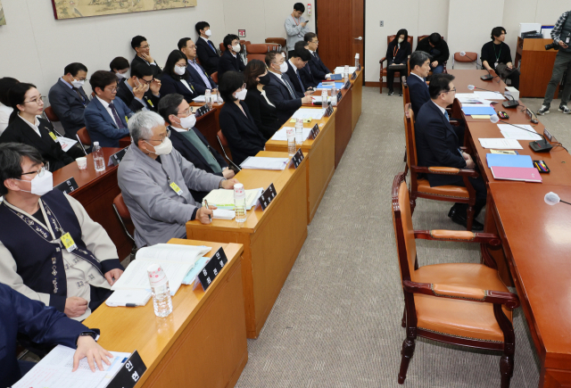 14일 오전 국회 교육위원회에서 정순신 자녀 학교폭력 진상조사 및 학교폭력 대책 수립을 위한 청문회가 열리고 있다. 정 변호사는 지난달 31일 열렸던 앞선 청문회와 마찬가지로 불출석 사유서를 제출하고 출석하지 않았다. 연합뉴스