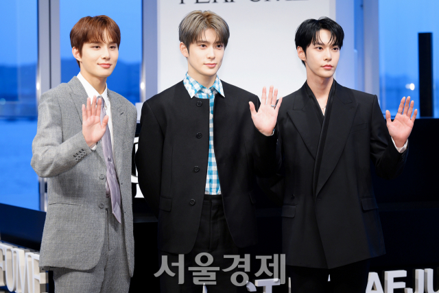 그룹 NCT 도재정이 16일 오후 서울 서초구 서울웨이브 아트센터 전시장에서 진행된 미니 1집 ‘퍼퓸(Perfume)' 발매 기념 스페셜 론칭쇼 포토콜에서 포즈를 취하고 있다. / 사진=김규빈 기자