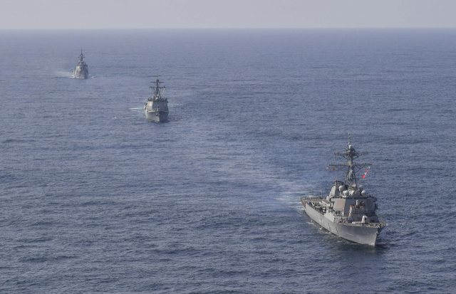 동해에 한미일 이지스함 모였다…3개국 미사일 방어 훈련