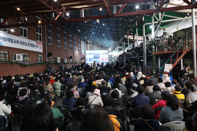 전광훈 사랑제일교회 목사가 17일 서울 성북구 사랑제일교회에서 기자회견을 하고 있다. 연합뉴스