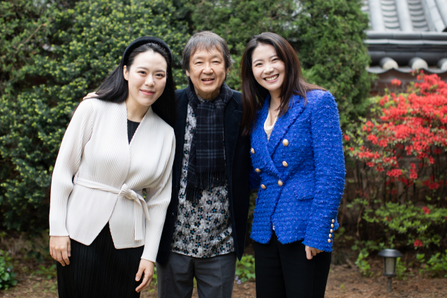 제18회 서울스프링실내악축제에 참여하는 첼리스트 강승민·강동석 예술감독·바이올리니스트 한수진. 사진 제공=서울스프링실내악축제집행위원회