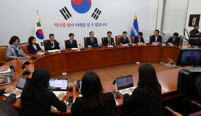 더불어민주당이 20일 국회에서 정책조정회의를 진행하고 있다. 연합뉴스