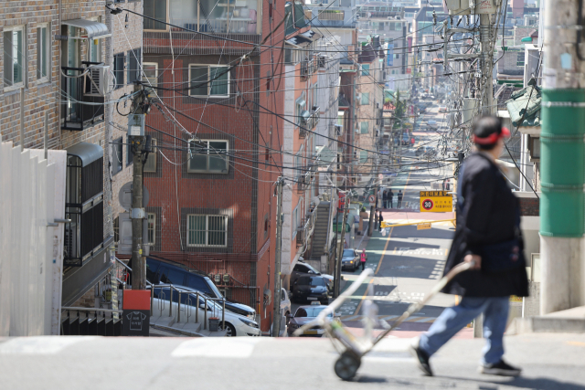 전국에서 전세사기 피해 사례가 속출하고 있는 가운데 19일 오후 서울 강서구 화곡동 빌라 밀집 지역의 모습.연합뉴스