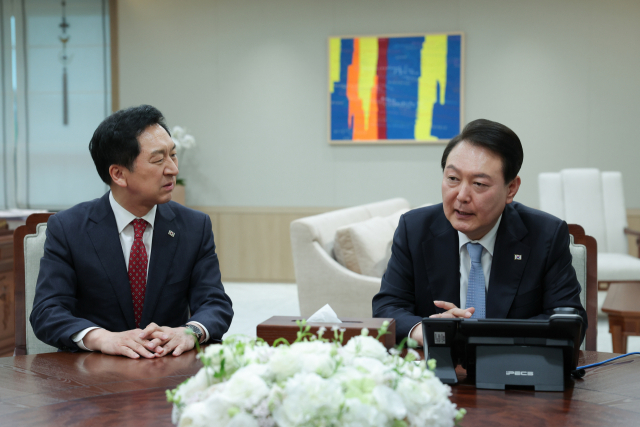 윤석열 대통령이 20일 서울 용산 대통령실 청사에서 김기현 국민의힘 대표 등 여당 지도부를 면담하고 있다. / 사진제공=대통령실