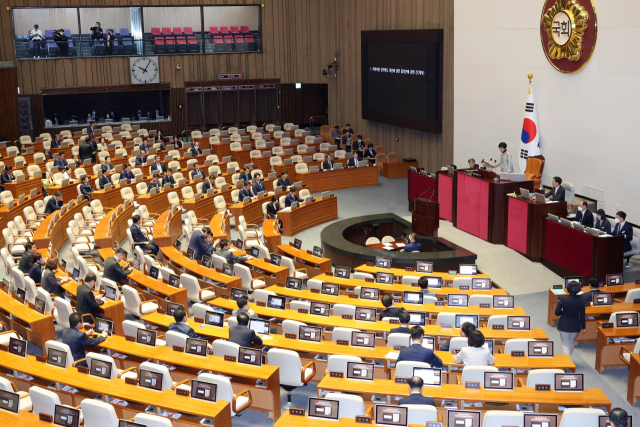 지난 13일 오전 서울 여의도 국회에서 열린 제405회국회(임시회) 제4차 국회의원 선거제도 개선에 관한 결의안 심사를 위한 전원위원회가 열리고 있다. 권욱 기자