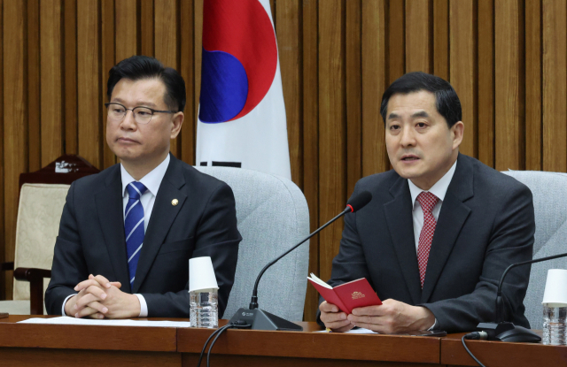 [뒷북경제]'전기요금 인상 고려할게 많다'…시장주의자 한덕수의 변심