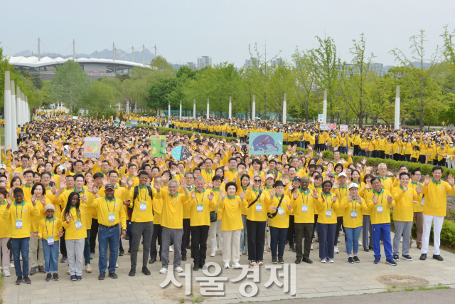 “어깨 나란히 가자”…위러브유본부, 서울 월드컵공원서 걷기대회