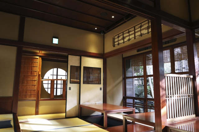빈집을 개조해 만든 가나자와의 바의 모습이다. 교도 연합뉴스 캡처