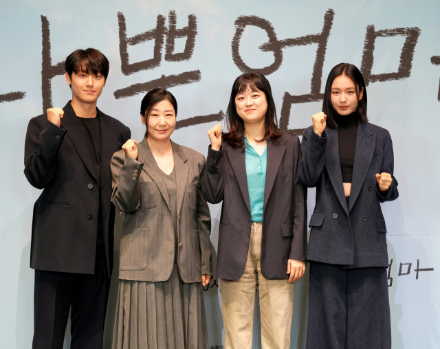 26일 오전 진행된 JTBC 새 수목드라마 '나쁜엄마'(극본 배세영/연출 심나연) 제작발표회에 심나연 감독, 배우 라미란, 이도현, 안은진이 참석했다. / 사진=JTBC 제공