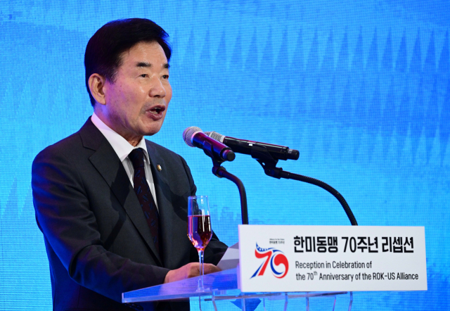 김진표 국회의장이 26일 국회 로텐더홀에서 열린 한미동맹 70주년 리셉션에서 축사하고 있다. 권욱 기자