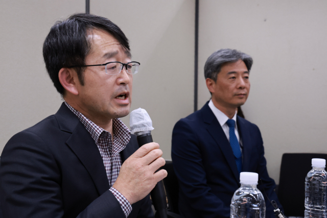 남궁환 주수단대사가 26일 오후 서울 종로구 외교부 기자실에서 수단 교민 긴급 대피 관련 브리핑을 하고 있다. 연합뉴스