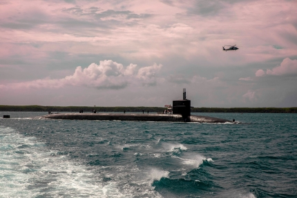 한미 정상 만난 날…美 핵잠 '괌 입항' 사진 이례적 공개