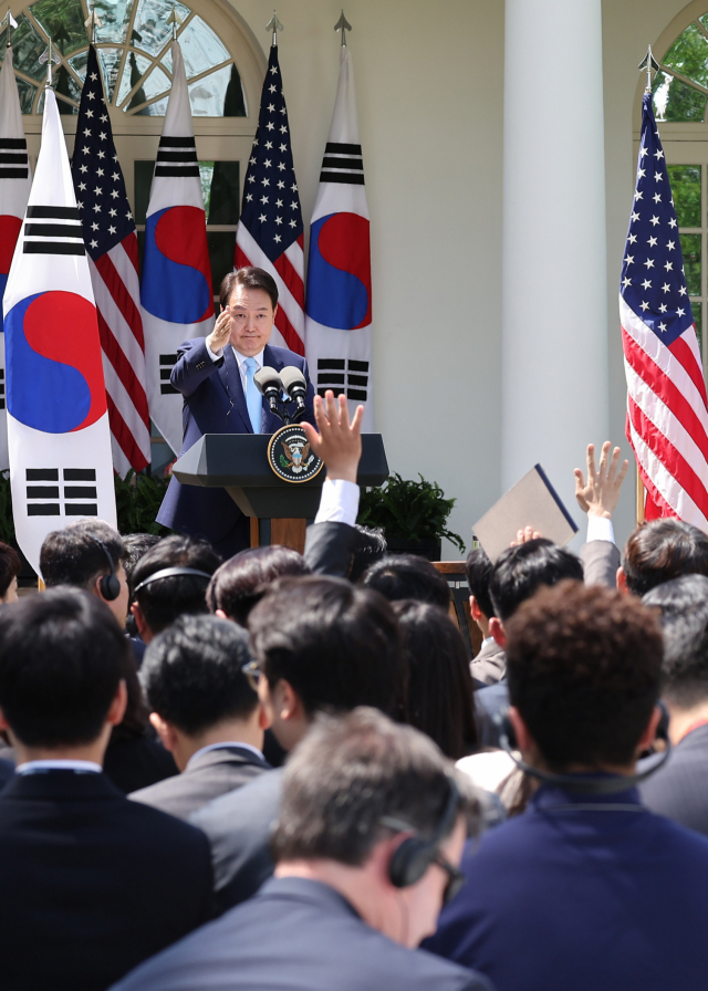 尹대통령 '北 핵공격시 美 핵무기 포함 압도적·결정적 대응 약속'
