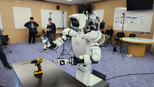사람이 원격조종하는 아바타 로봇, 세계 6위 성능…UNIST, R&D 박차
