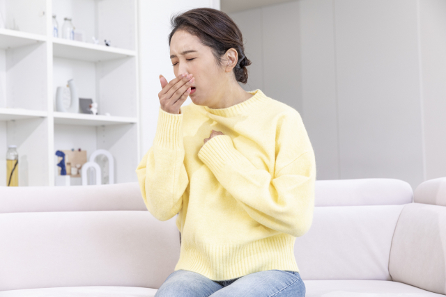 두 달 이상 기침이 지속할 때 국내에서 두 번째로 흔한 원인은 천식성 기침이다. 이미지투데이