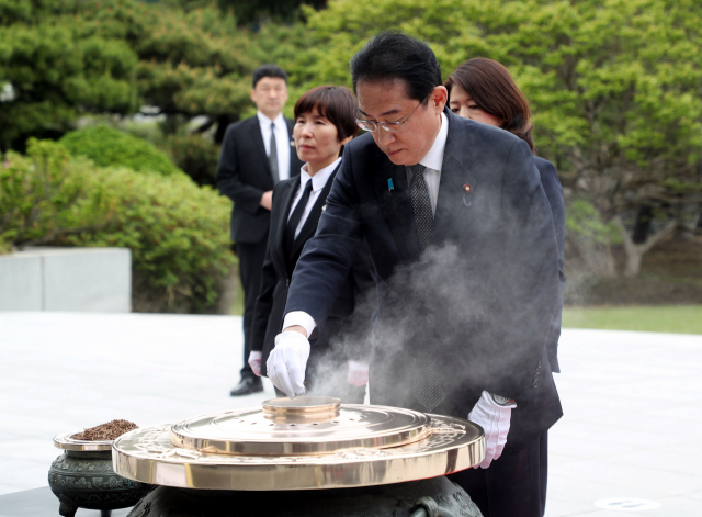 일본 총리로는 12년 만에 현충원 참배한 기시다