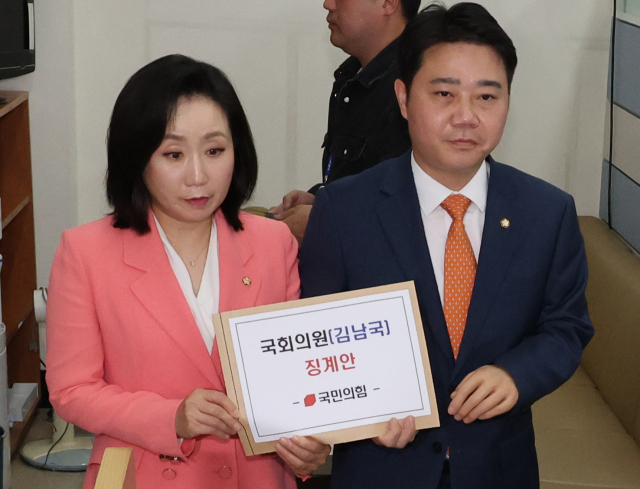 김남국 '60억 코인' 거래내역 공개에도 의혹 여전