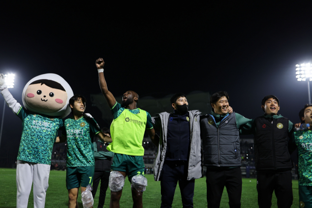 '적토마'처럼 달린다…공포의 외인구단[서재원의 축덕축톡]