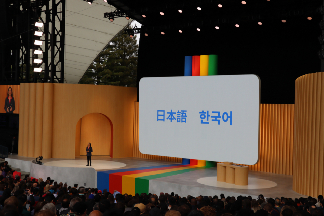 10일(현지 시간) 미국 캘리포니아주 마운틴뷰 구글 본사에서 열린 연례 개발자 회의(I/O)에서 한국어·일본어로 서비스되는 대화형 인공지능(AI) ‘바드’가 공개됐다. 실리콘밸리=정혜진 특파원