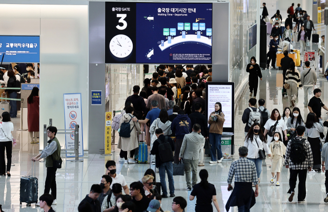 기지개 켜는 아시아 허브공항, 반등 노리는 한국면세점