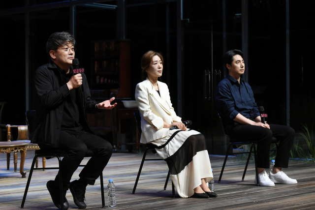 10일 서울 명동예술극장에서 열린 연극 ‘벚꽃 동산’ 기자간담회에 참석한 김광보 연출이 이야기하고 있다. 사진 제공=국립극단