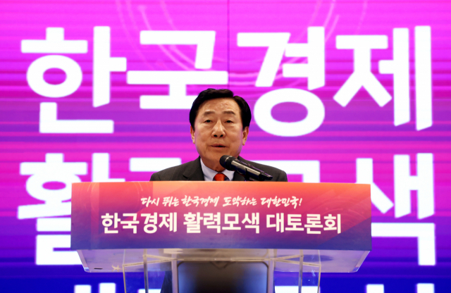 김기문 중기중앙회장이 15일 서울 여의도 중소기업중앙회에서 열린 ‘한국경제 활력 모색 대토론회’에서 노동개혁에 대한 발언을 하고 있다. 사진 제공=중기중앙회