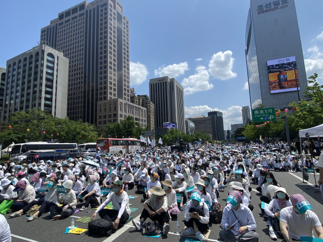 간협 '총선기획단 조직, 정부여당 심판'…민트색 분노로 뒤덮인 광화문