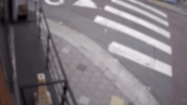아침 출근길 일면식도 없는 여성에게 행패를 부린 남성. 서울경찰청 유튜브 캡처