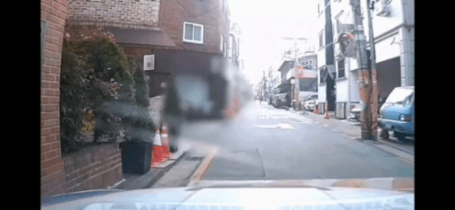 아침 출근길 일면식도 없는 여성에게 행패를 부린 남성. 서울경찰청 유튜브 캡처