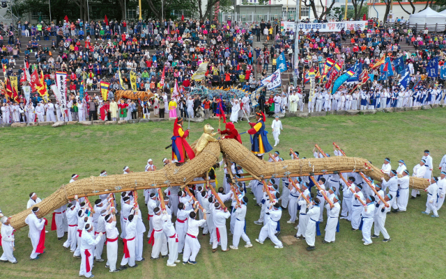 제65회 밀양아리랑대축제 무형문화재공연 중 무안용호놀이 공연. /사진제공=밀양시