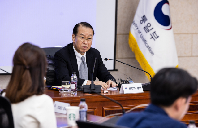 권영세 통일부 장관이 22일 서울 종로구 남북회담본부에서 가진 취임 1주년 기념 기자 간담회에 참석해 남북 관계와 관련한 발언을 하고 있다. 연합뉴스